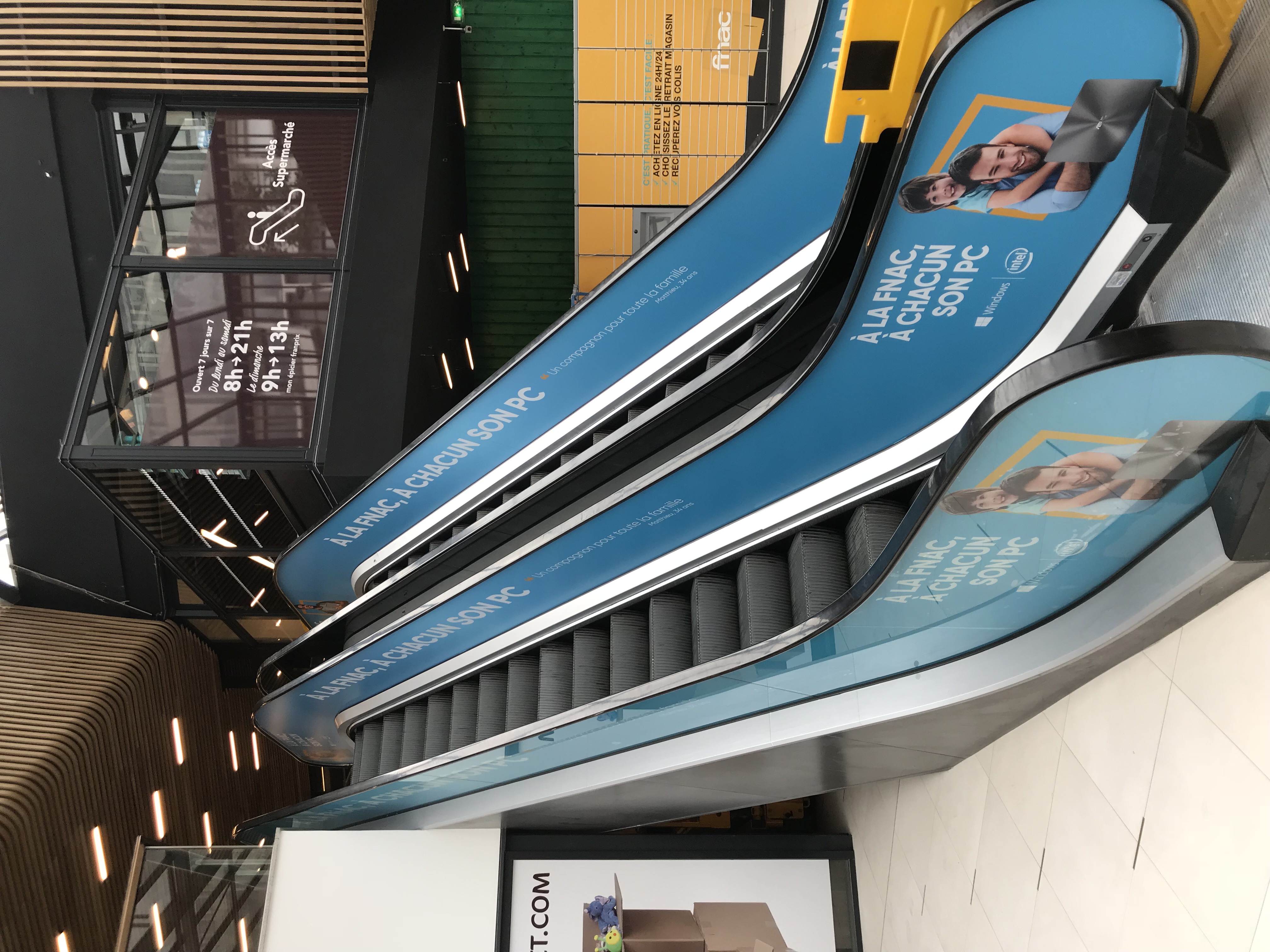 Déco escalator Fnac Rouen