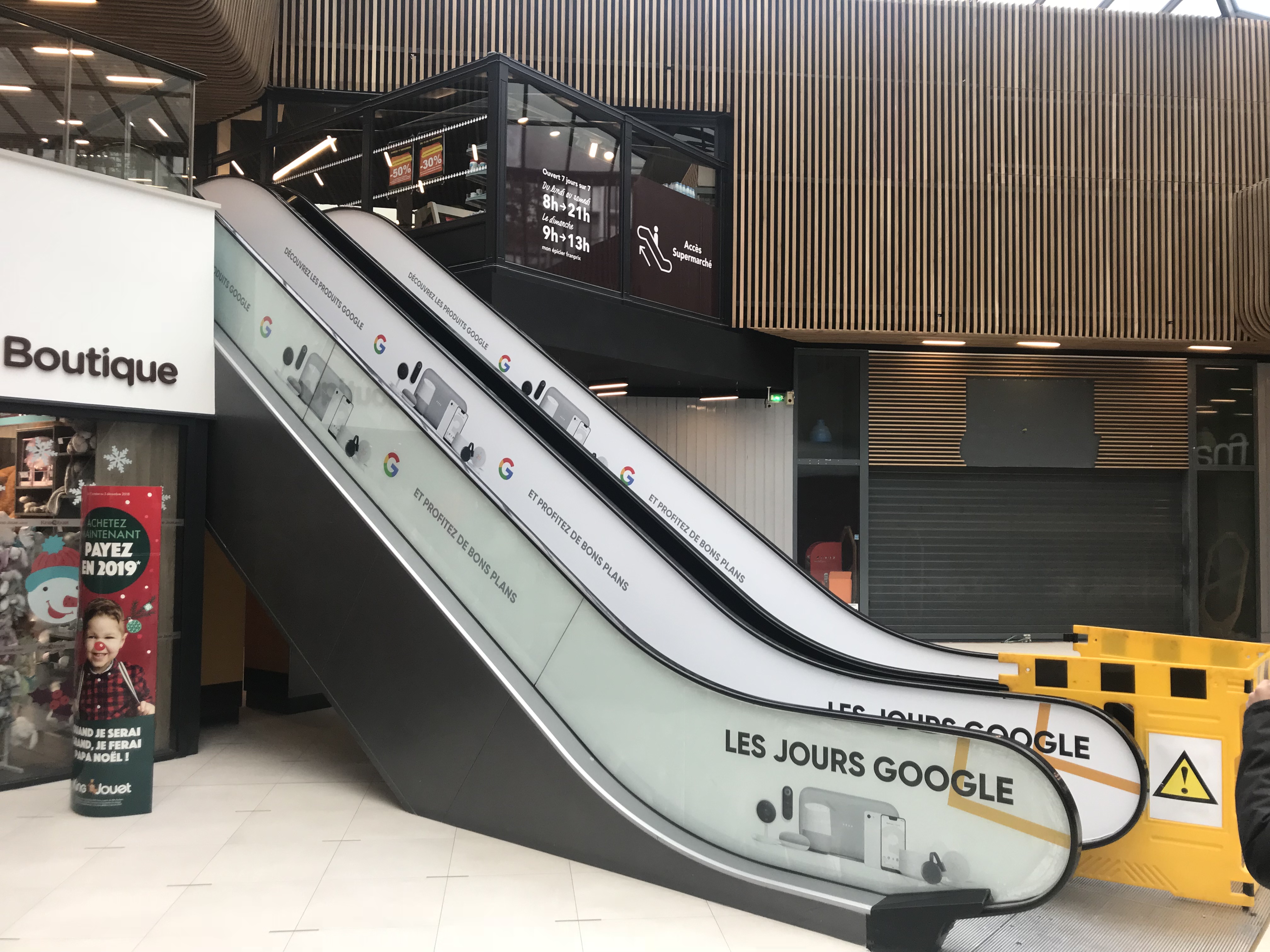 Déco escalator Fnac Rouen